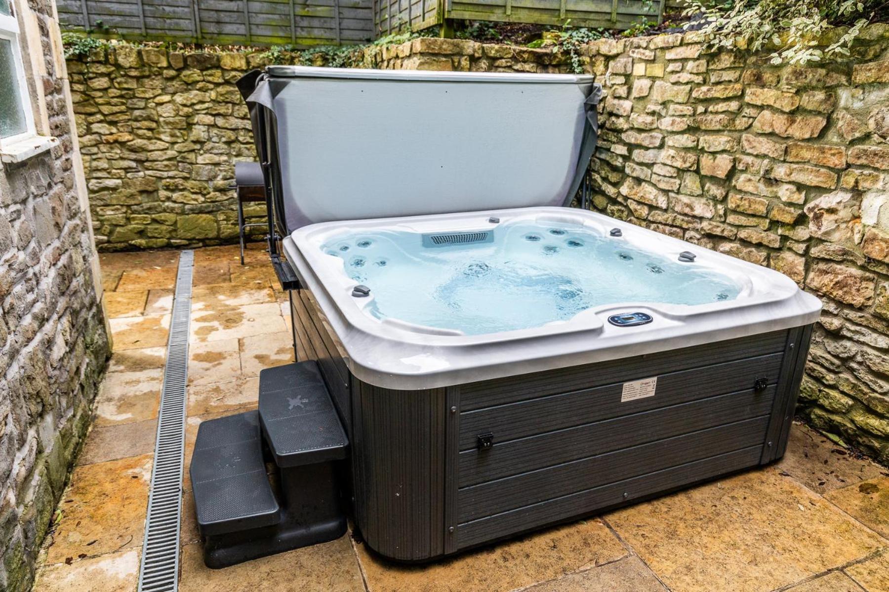 Locksbrook Lodge - Hot Tub - Spacious Outdoor Space Bath Exterior photo